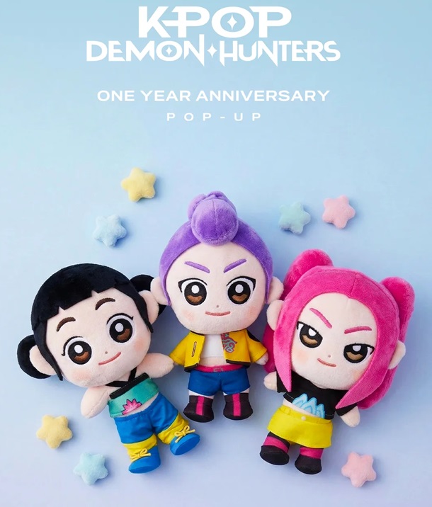 RheaCho12's tweet photo. ✨ KPOP DEMON HUNTERS official popup merch is selling FAST in Korea right now!

The cutest items so far might honestly be:
🐯 The “Tiger Painting” fabric poster
🧿 The Derpy anti-evil charm keyring/plush
These have that perfect mix of:
K-pop merch + Korean folk vibes + collectible aesthetic 👀
Especially the lucky charm / 액막이 style merch — international fans are LOVING these unique Korea-only concepts right now.
https://t.co/rQ8eEjEIRv
If you’re outside Korea and want to buy them, you can order easily through
 KR2me App
https://t.co/qS4Cbfwi5B
✅ No service fee
✅ Worldwide forwarding available
✅ Just paste the Korean product link and order instantly
✅ Personal Shopper Service available if the process feels confusing

A lot of popup items are limited quantity, so don’t wait too long 😭🔥

#KPOPDemonHunters #KDH #Netflix #KpopMerch #KoreanMerch #PopupStore #KR2me #KoreaProxy #PersonalShopper #KpopCollectibles