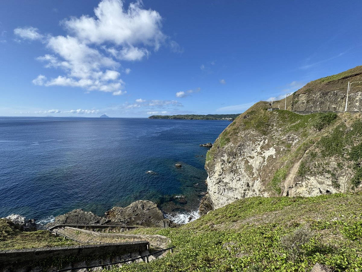ph_soar's tweet photo. フィリピン最北端のバタネス島
ジョリビーもモールも無いので現地のローカルな感じを残している https://t.co/6Ipnq8Mnc3
