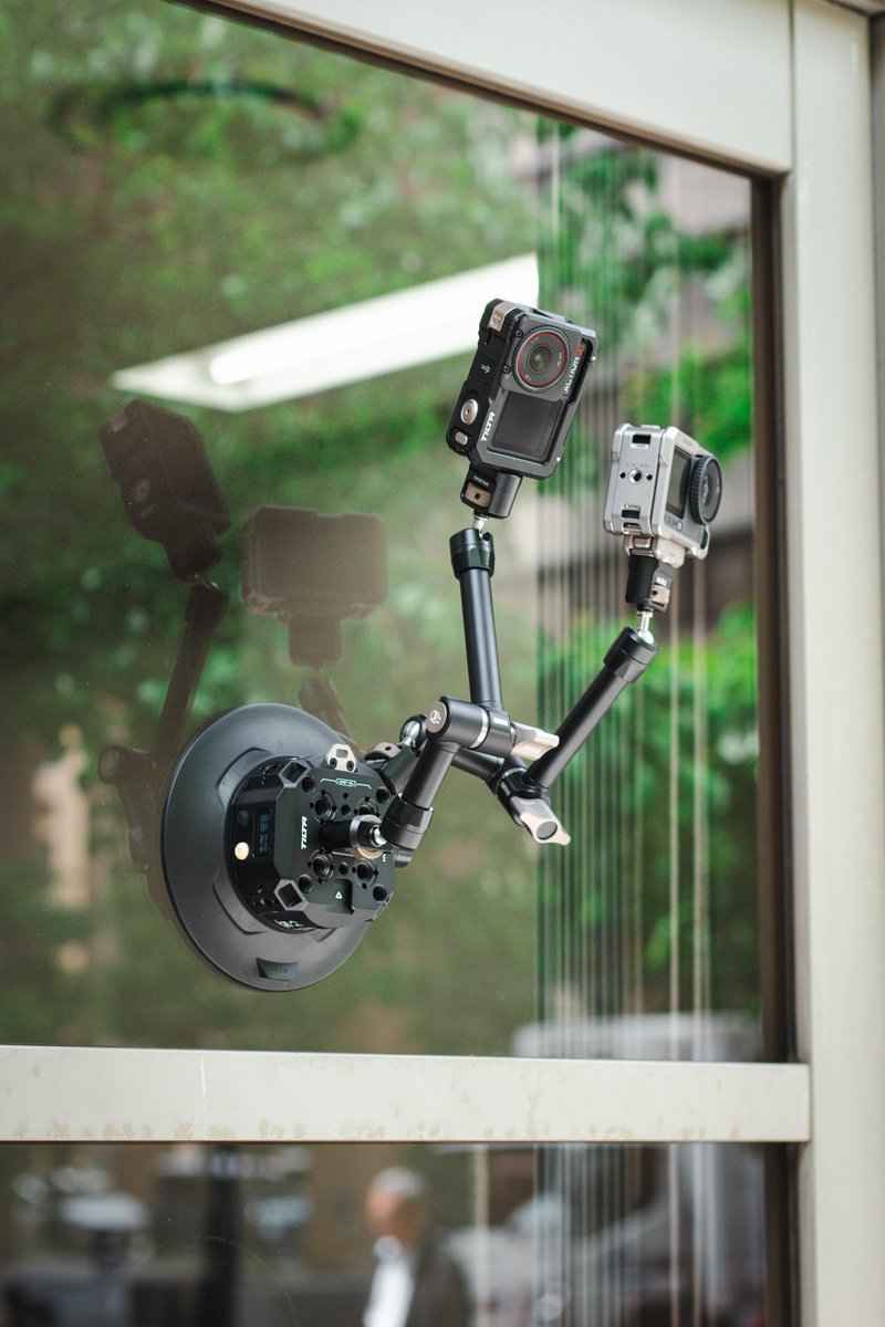 jstudio_jbs's tweet photo. 【展示情報】TILTA Hydra 電動サクションカップ（6インチ）

吸着パッドを大型化し、吸着力がさらに向上。
高性能モーターにより、最短2秒で吸着完了。
ショールームでお試しいただけます。

・耐荷重：垂直設置時約48kg、側面設置時約30kg
・高速吸着＆静音モーター搭載

https://t.co/j6hj7kpjEs https://t.co/21ZwtOFcch