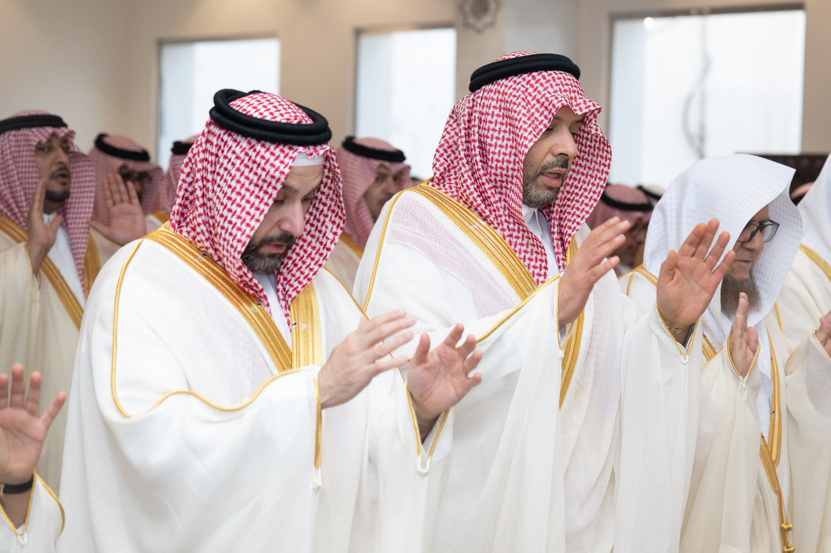 NorthborderSA's tweet photo. سمو #أمير_منطقة_الحدود_الشمالية وسمو نائبه يؤديان صلاة عيد الأضحى المبارك.
https://t.co/2RRUToKL8A https://t.co/C247OyuIRD