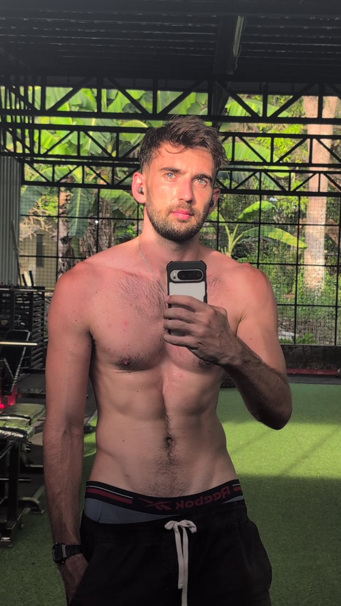 W_London_X's tweet photo. Gym progress 💪

#ofmodel https://t.co/axDMbFzS67