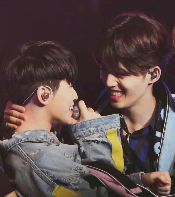 coupzikyeom's tweet photo. 🍚: “i truly wish we were together.”
🍒: “i miss you”

suddenly reminded of the fact that woozi’s enlistment is the longest time that seungcheol and jihoon are apart since 2009/2010 when they started as trainees… 🥺 

my jicheol who’s been there for each other since forever 🥹🤍 https://t.co/tnOqlzoymj
