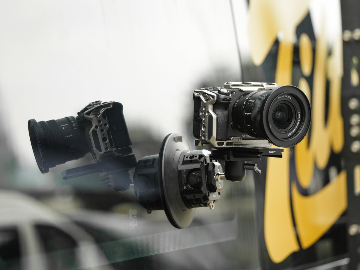 jstudio_jbs's tweet photo. 【展示情報】TILTA Hydra 電動サクションカップ（6インチ）

吸着パッドを大型化し、吸着力がさらに向上。
高性能モーターにより、最短2秒で吸着完了。
ショールームでお試しいただけます。

・耐荷重：垂直設置時約48kg、側面設置時約30kg
・高速吸着＆静音モーター搭載

https://t.co/j6hj7kpjEs https://t.co/21ZwtOFcch
