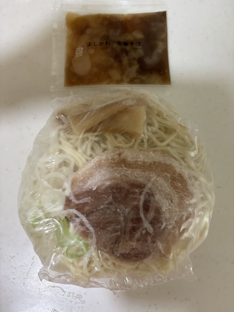 edogawafuture's tweet photo. ベルク江戸川臨海店で、今回は別の冷凍麺を購入し実食。

前回のとんちぼと比べ、麺は細め煮干しが強め。

鍋ひとつで作れるので、煮干しラーメンを半分くらい食べたいなぁ的な感じかと。

ご馳走様でした。

#ベルク江戸川臨海店 #ラーメン #冷凍麺 #煮干し https://t.co/H7ypeWCuQC