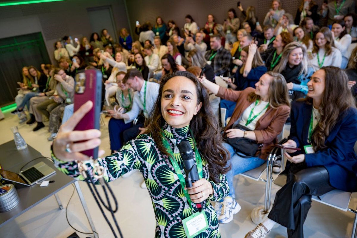 Events_NL's tweet photo. De comeback van live events: zo combineer je kennisoverdracht met beleving

Lees het hele artikel via https://t.co/iiz9JNH43b 

#events #evenementorganiseren #eventbranche #liveevents #jaarbeurs https://t.co/njMppw1dBB