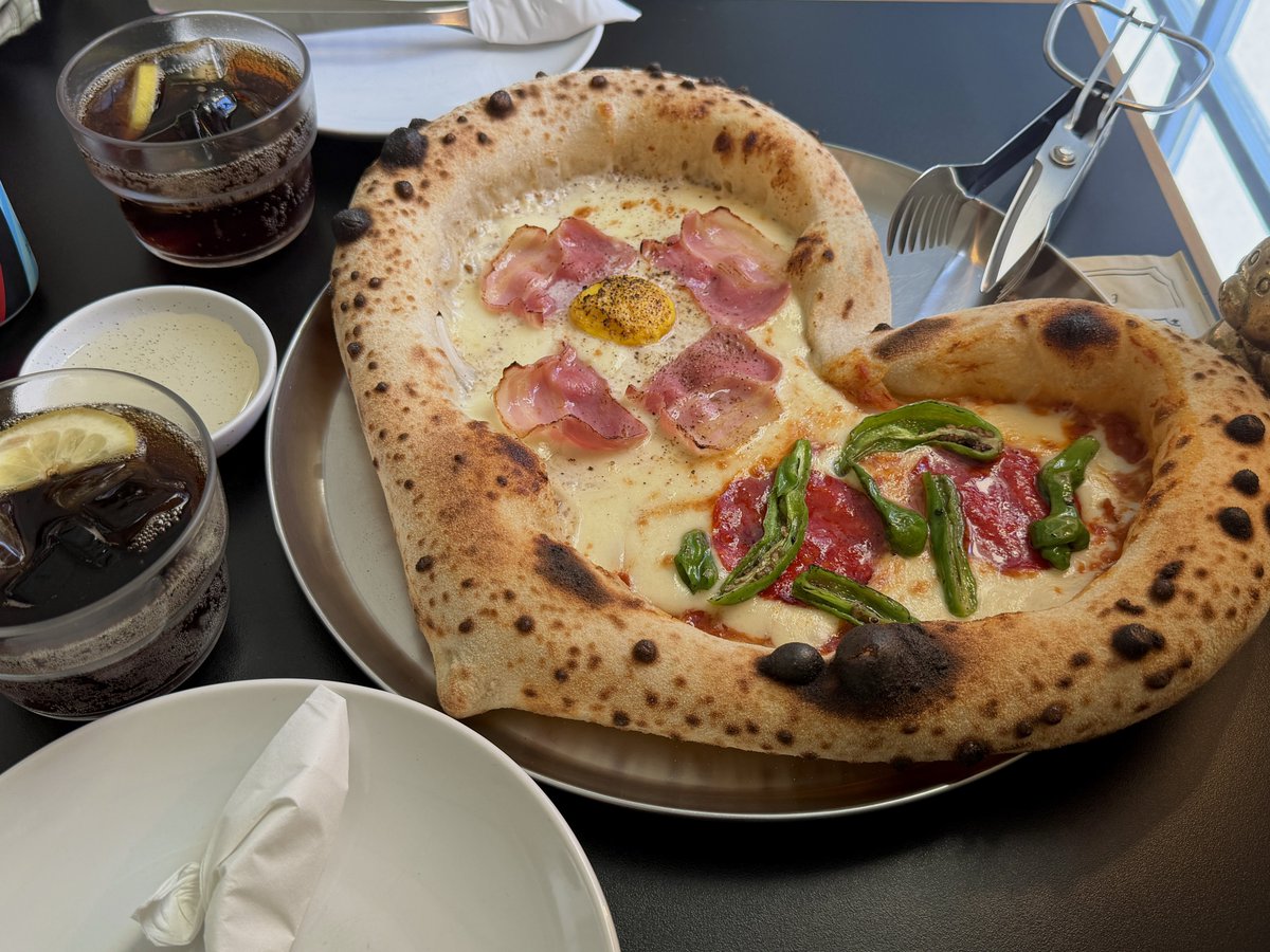 jayinfeb's tweet photo. 부산에서 먹은 맛있고 귀야운 피자 또 먹고 싶다🥹🍕💗 https://t.co/kdwL4wdCZ2