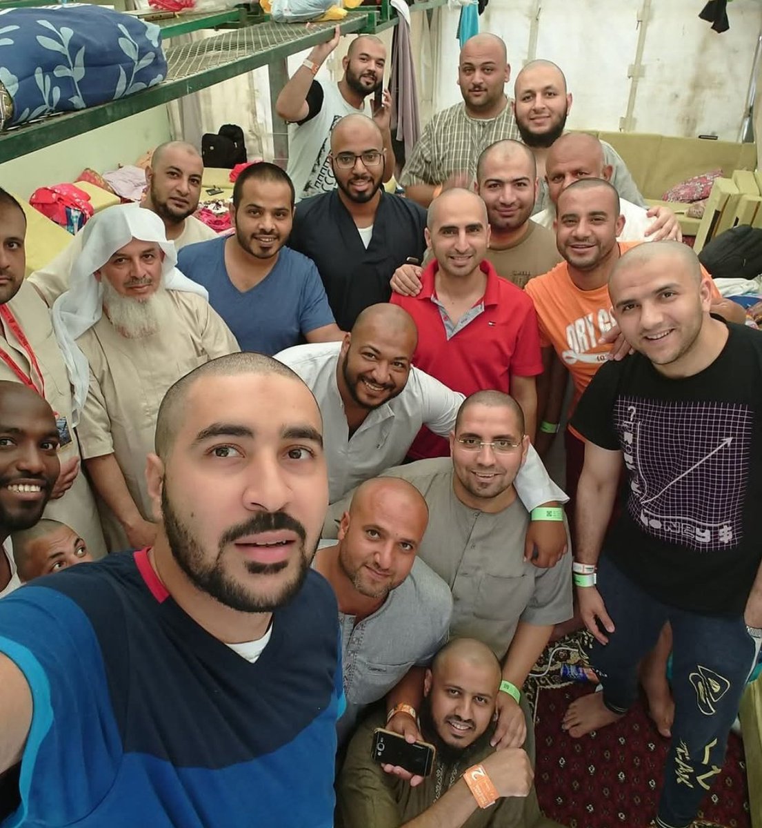 zan_ezz's tweet photo. مع رفاق نداء الله

كل عام وأنتم بخير

#عيد_الأضحى https://t.co/8RP4G7xb2U