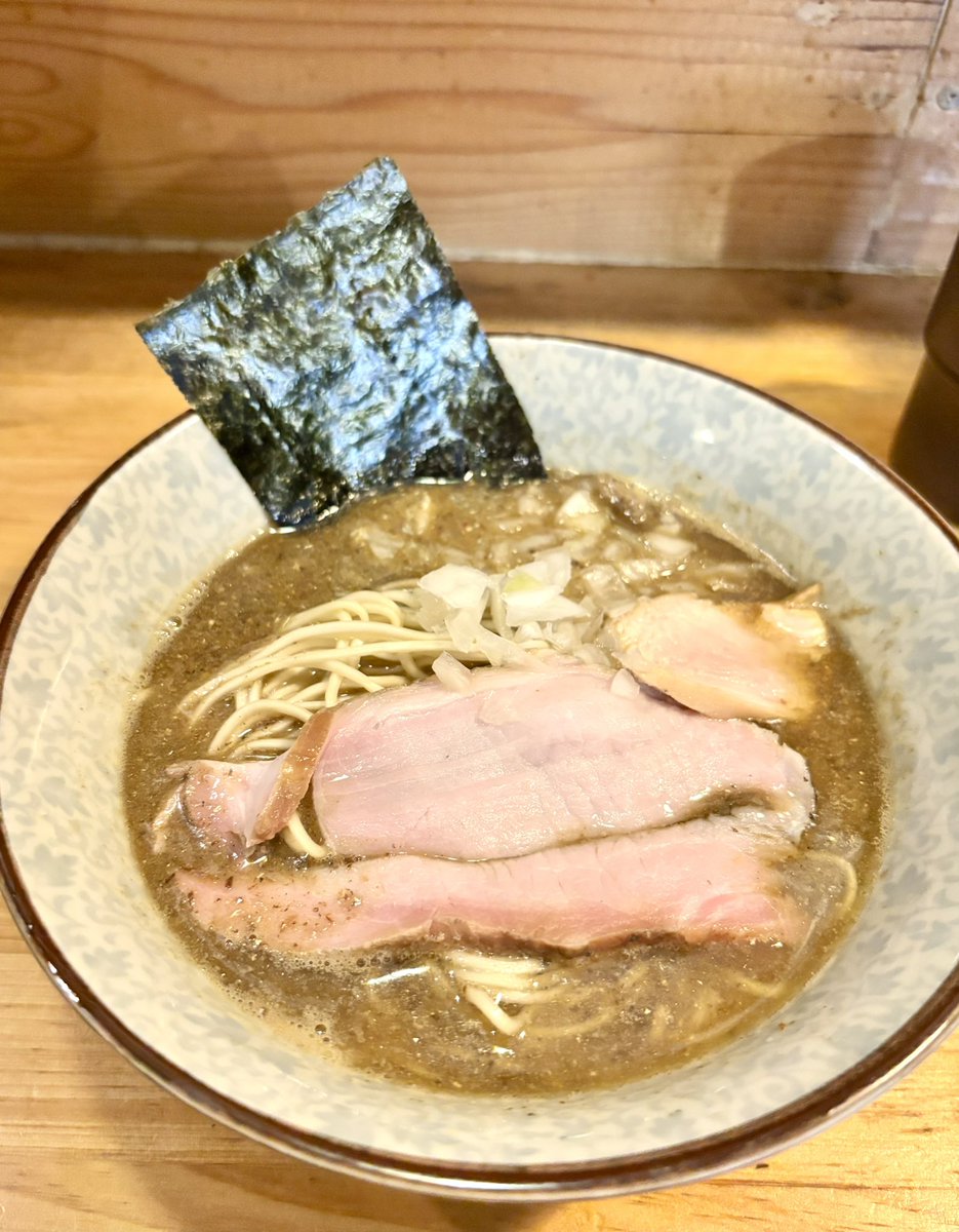 mikox2's tweet photo. 横須賀中央
  「煮干そば平八」さんで

　新･背徳煮干

暑さと湿度に負けそうなカラダに喝💥
めっちゃpower貰えました💪

美味しかったぁ☺️

#yokosuka https://t.co/AiAq1e8wp1