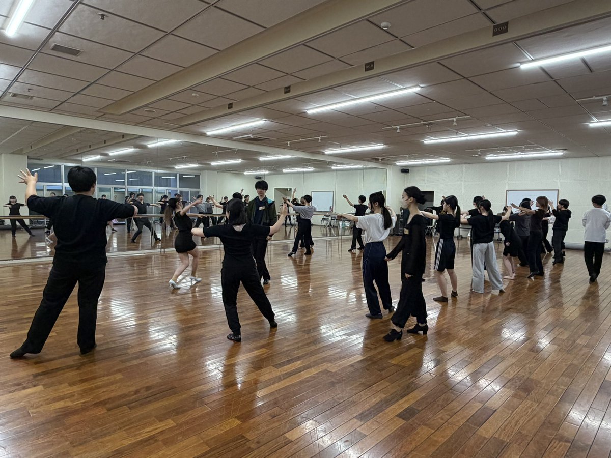 TUFSbdc's tweet photo. こんにちは！東京外国語大学競技ダンス部です🎶
本日も新歓実施予定！
17:45~ サークル棟B1舞踊場にて見学＆体験会開催💃

熱く青春できる部活でそこのあなたをお待ちしております！
ぜひ覗きにきてください👀 https://t.co/OxAnqSgfwN