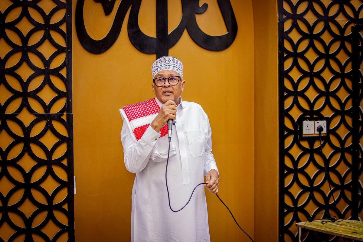 yasin1449's tweet photo. Breaking News 📰 
“Waxaan leeyahay Jabuuti iyo Soomaaliya joojiya faro-gelinta Siyaasadeed ee aad Somaliland ka waddaan..” Madaxweyne Cabdiraxmaan Cirro. https://t.co/IK8lGpzzIC