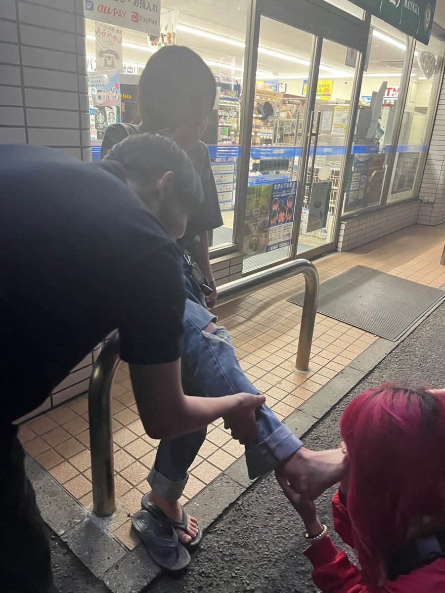 sukeyaron's tweet photo. 水俣着いてからはまず、水俣病資料館に向かいました。戦争も、政治も、そうですけど、事実にしっかり目を向けなければなりません。考えないといけません。無関心こそが人を殺すことだと。
今日は別の資料館に行きます。
友達と、歌を歌ったり足の匂いを嗅いだり、ずっと最高です。ありがたい。大好き https://t.co/HXm6y4c1ux