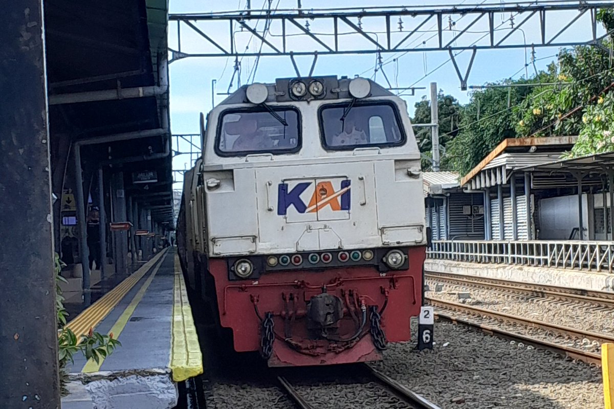 suka kereta tweet media