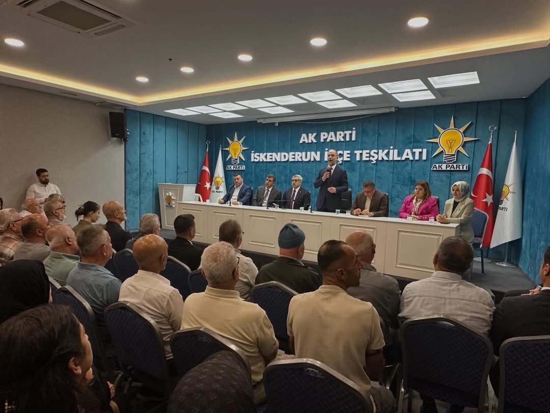 akkadin_hatay's tweet photo. 📍İskenderun

Kurban Bayramı dolayısıyla
düzenlenen bayramlaşma programımız; Genel Başkan Yardımcımız Hüseyin YAYMAN, İl Başkanımız Mustafa ERDOĞAN, Milletvekilimiz Abdulkadir ÖZEL, İl Kadın Kolları Başkanımız Av. Fatma Gül ÇALIM, İl Gençlik Kolları Başkanımız Behçet AKIN, İlçe Belediye Başkanımız Mehmet Dönmez, İlçe Başkanlarımız, teşkilatımız ve hemşehrilerimizin katılımıyla gerçekleştirildi.

Programda teşkilat mensuplarımız ve hemşehrilerimiz bir araya gelmiş, bayramın birlik ve beraberlik ruhu paylaşılmıştır.

Birlik, beraberlik ve huzur içinde nice bayramlara..