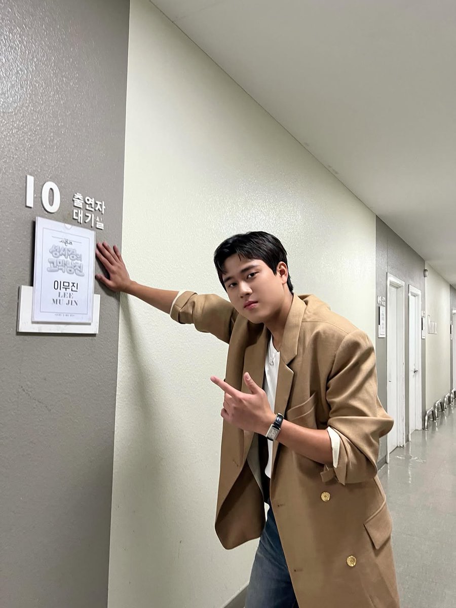 whyraMU_archive's tweet photo. 260527 이무진 인스타그램

5월도 끝나가고 뱁새도 1주년이고 무진이는 무진이네...🥹🥹🥹

#이무진 #LEEMUJIN https://t.co/VZxT9DuGgK