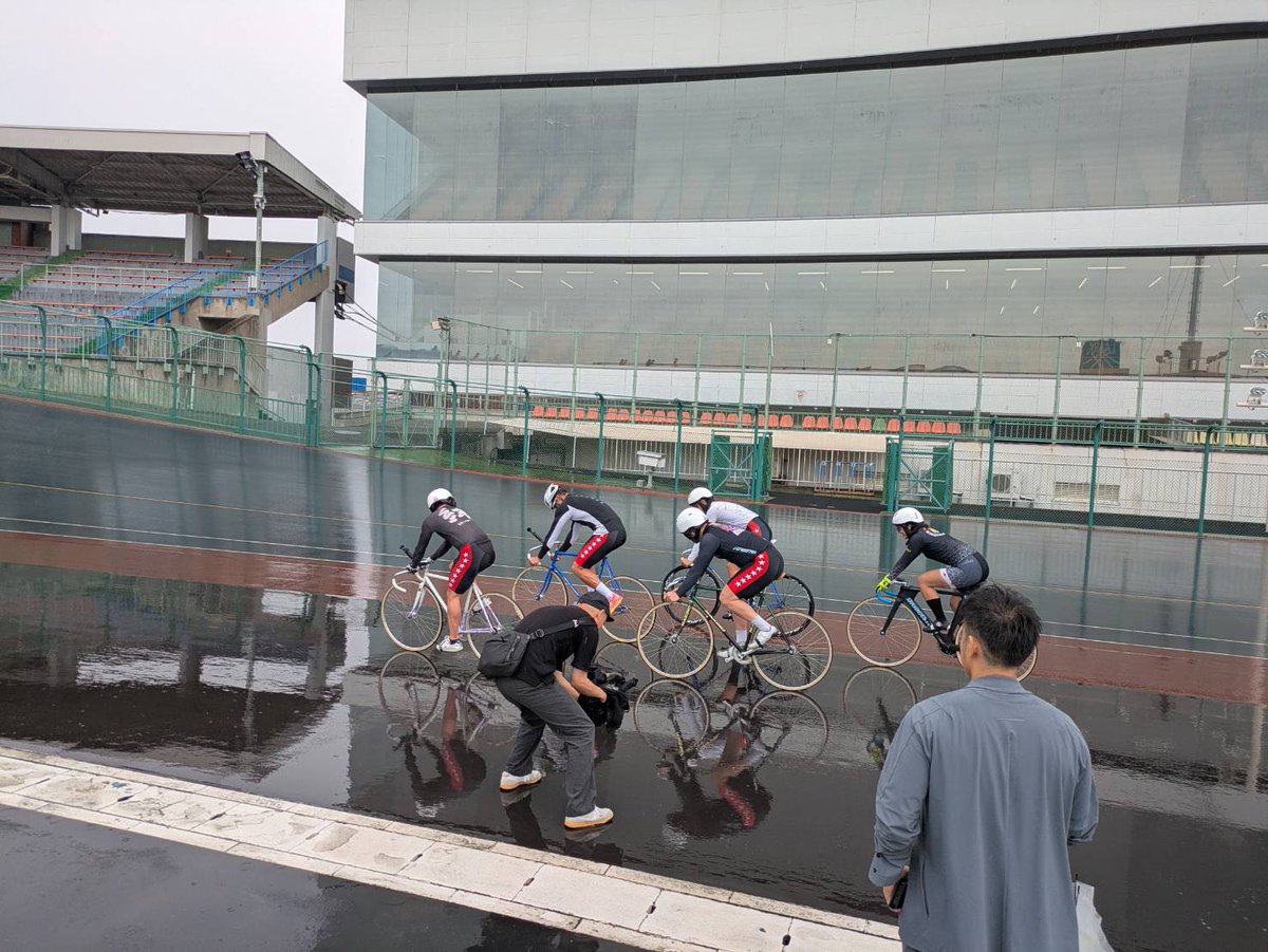 toshiyan222's tweet photo. サンテレビ「糸井嘉男のマッスルスポーツチャレンジ〜競輪編〜」の撮影がありました🚲
【放送日】6/14 21:00～21:30予定（サンテレビ） https://t.co/S9qk1Kfv4D