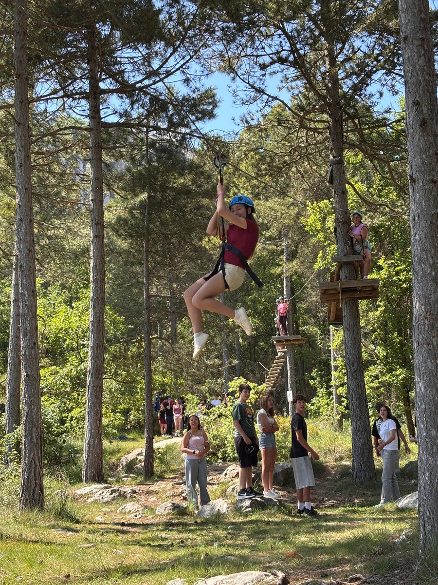 CMTVendrell's tweet photo. Durant aquests dos dies els alumnes de 2ESO han gaudit d'unes colònies plenes d'aventura, tirolines, escalada i gresca per les muntanyes del Berguedà! 🌳⛰️🌼🧗🏻‍♀️🫂 #FundaciónEducativaCMT #EscolesBaixPenedès #ElVendrell #CarmelitesElVendrell #EducantelCORdelacomarca https://t.co/roFt9sHgcO