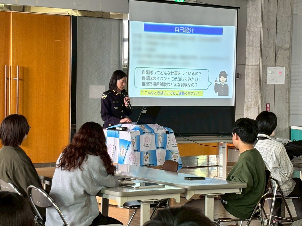 sapporo_PCO's tweet photo. 江別地域事務所は、５月２０日（水）、北翔大学教育文化学部教育学科音楽コースの学生（４０名）に対し、職業説明会を実施しました。 #北部方面音楽隊 の協力のもと、伊東隊長による演奏指導や各パート懇談会、魅力ある音楽隊の説明等を行い、自衛隊と音楽隊へ理解を深めていただきました。 https://t.co/HQWoCE8a1A