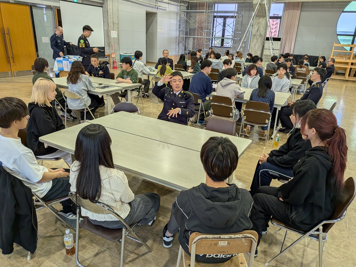 sapporo_PCO's tweet photo. 江別地域事務所は、５月２０日（水）、北翔大学教育文化学部教育学科音楽コースの学生（４０名）に対し、職業説明会を実施しました。 #北部方面音楽隊 の協力のもと、伊東隊長による演奏指導や各パート懇談会、魅力ある音楽隊の説明等を行い、自衛隊と音楽隊へ理解を深めていただきました。 https://t.co/HQWoCE8a1A