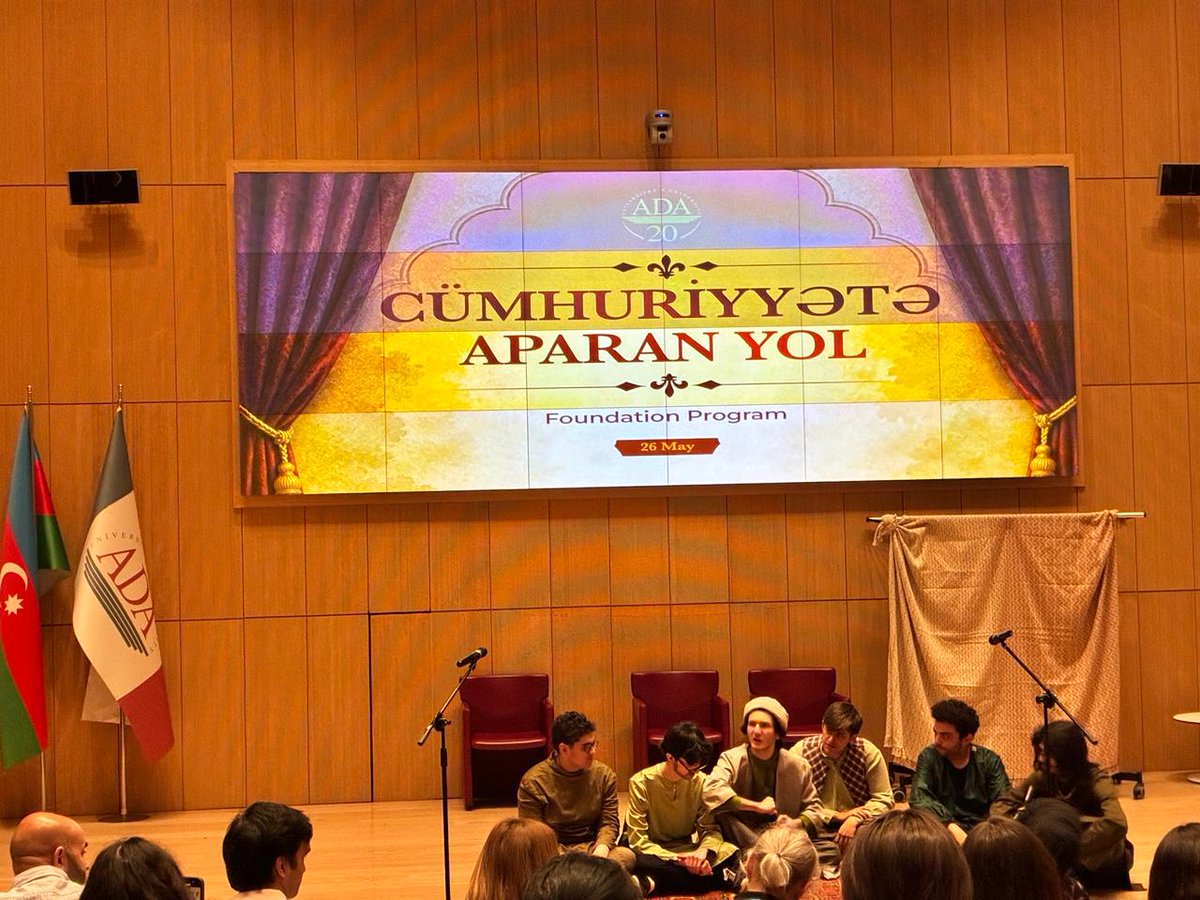 ADAUniversity's tweet photo. ADA University students celebrated the Independence Day of the Republic of Azerbaijan with special theatrical performances and music.

***
ADA Universitetinin tələbələri Azərbaycan Respublikasının Müstəqillik Gününə həsr olunmuş xüsusi səhnələşdirilmiş musiqili proqram təqdim etdilər.

#adauniversity #foundationprogram #independenceday #28may