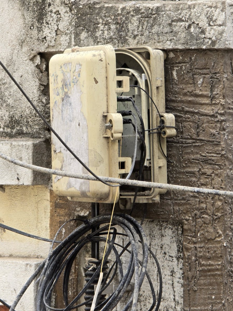 sunilumar85's tweet photo. @JioCare @JioCare , Today, the technician came and partially resolved the issue. Below is the image. So issue is not fully resolved. The construction work is still going on. https://t.co/h2jXWEPW6g
