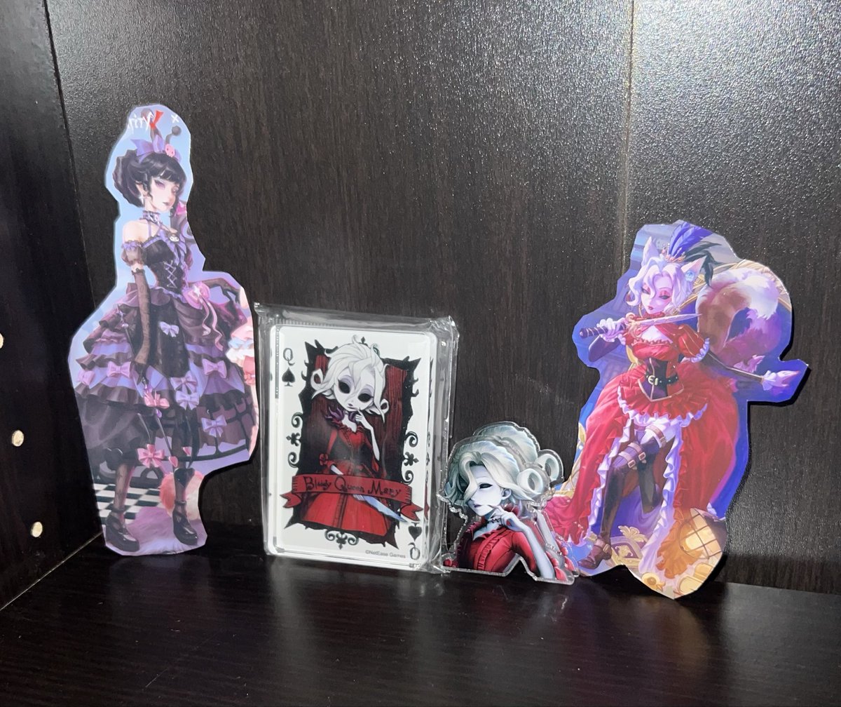 Paperfacedidiot's tweet photo. One day my shrine will grow

#IdentityV https://t.co/vnNpupX887