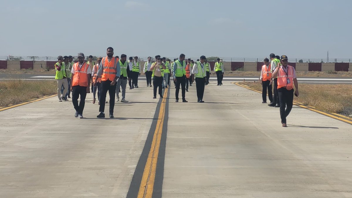 aaibvnairport's tweet photo. #BhavnagarAirport organized a FOD Walk with the active participation of the Airport Director and stakeholders as part of continuous efforts towards maintaining a safe and secure aviation environment.
Committed to operational excellence and passenger safety.
#AAI #FODWalk #Safety https://t.co/lPvvRkd1cV