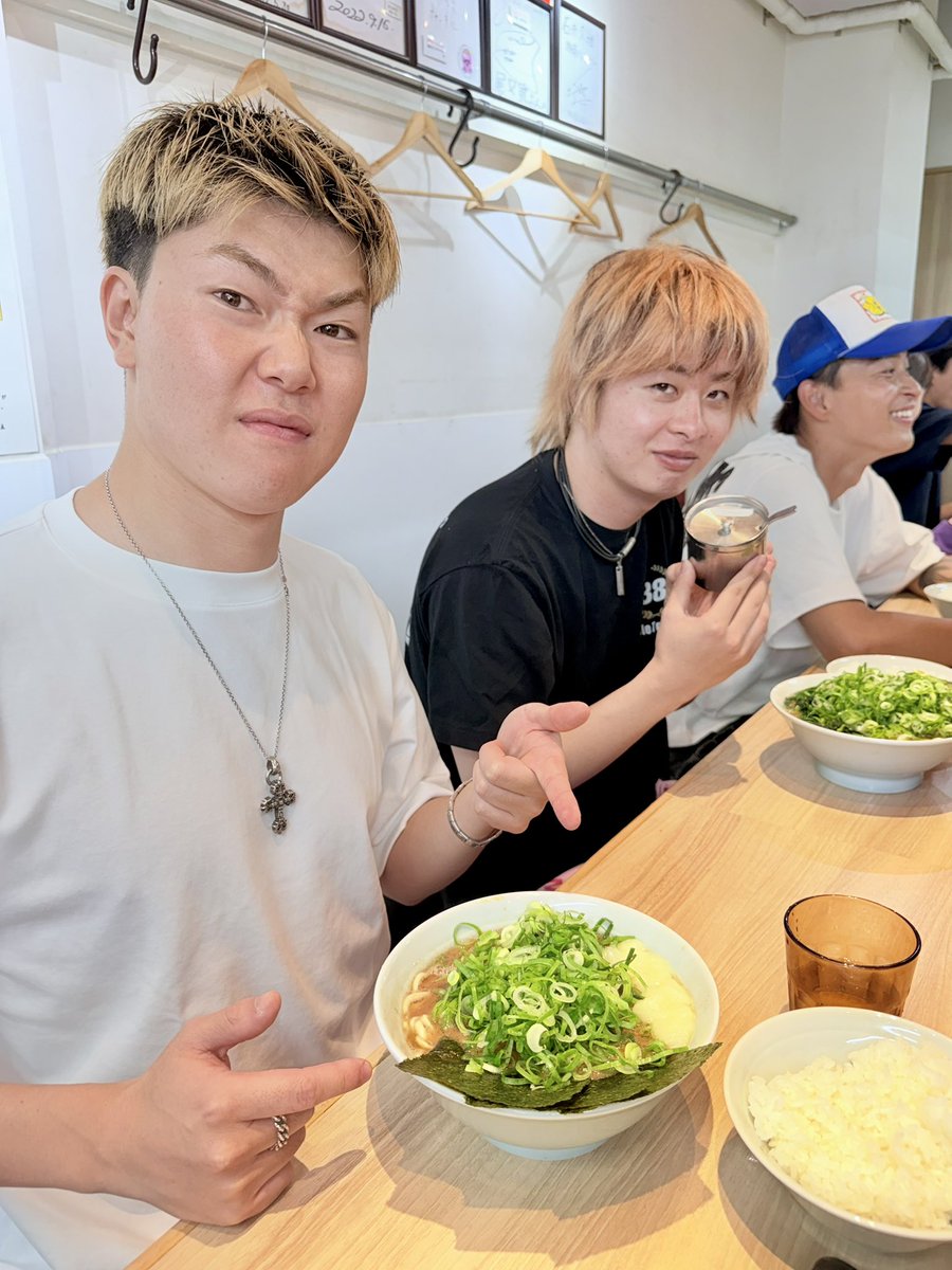 Oyu_Toshiki0804's tweet photo. 運動日🏀
今日は小高選手も一緒に0カロリー🍜 https://t.co/hkySbJbweB