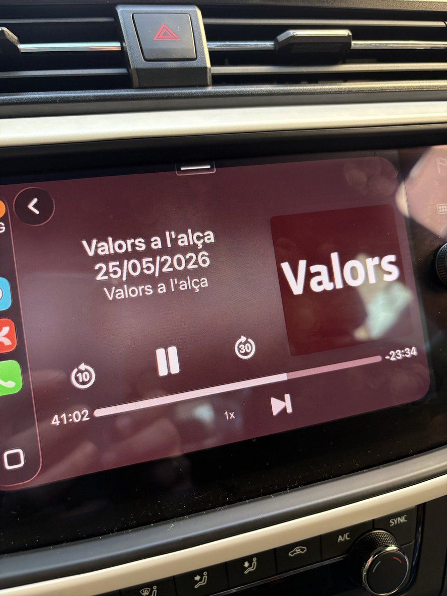 BertaAzpe's tweet photo. 🚗 #podcast 
#valorsalalça de la @revistavalors &amp; @mataroradio con @laura_cera 

Super interesante la #conversa (como siempre) moderada por @joansalicru  aunque hable de cárceles 

Y me dejo para la vuelta 🚗 els #valors de la Natura con @ArbresJGordi 🤩 https://t.co/e6I5rV0M82