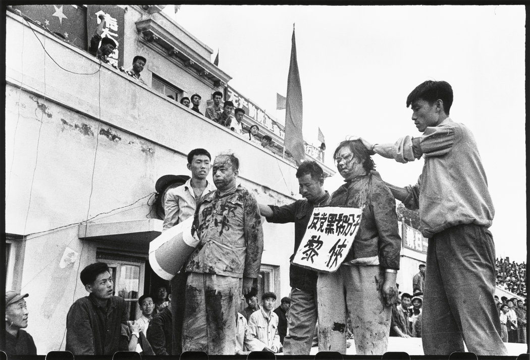 sam51824016070's tweet photo. 🇨🇳中国人严重仇恨🇯🇵日本，日本人从来没有像文革这样公开的迫害和羞辱中国人吧！但中国共产党会，而且共产党连孕妇和肚子里的婴儿都不放过，至今仍然还在奴役中国人。

共产党连自己犯下的天安门大屠杀都不敢承认，凭什么让我们相信共产党捏造的所谓“南京大屠杀30万”。 https://t.co/JF1eNOKa3k