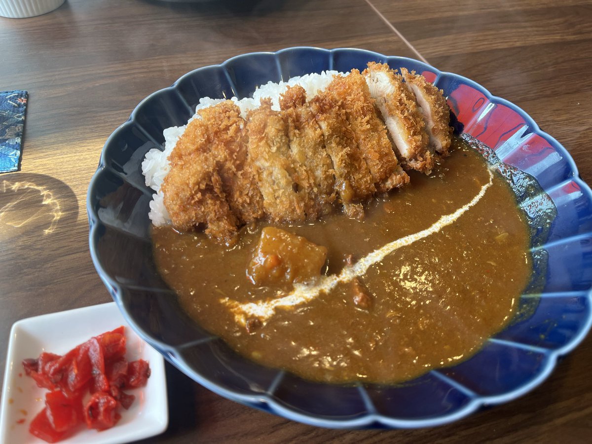 ebineko19's tweet photo. ダンナとランチ🍽️
チキンカツカレー🍛
エビフライカレー🍤
クラッシュコーヒーゼリー☕️
美味しかった😋 https://t.co/XiSb1OMAiF