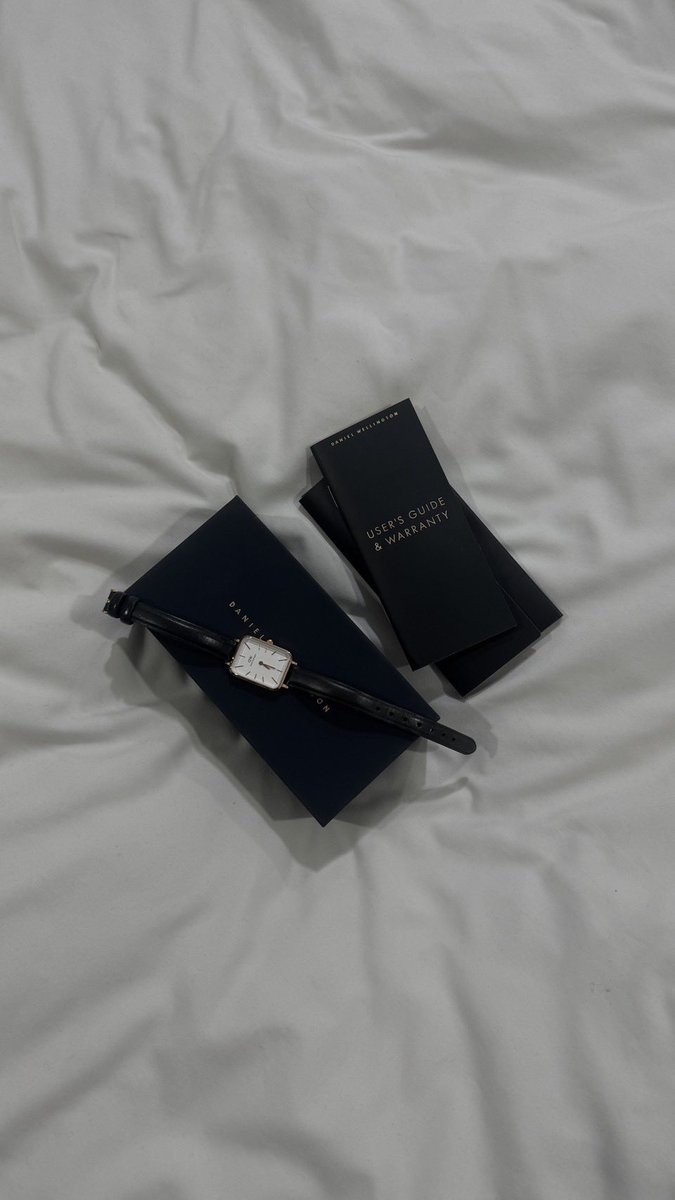 tuesdaebooo's tweet photo. ส่งต่อนาฬิกาข้อมือ Daniel Wellington รุ่น Quadro Pressed Sheffield Gold

ราคา 1,490 บาท free shipping 
(ลดได้อีก ไม่อยากเก็บแล้วว)

#ส่งต่อdanielwellington #ส่งต่อนาฬิกา #นาฬิกาdw #กำไลdw #นาฬิกามือ2 #danielwellington #โล๊ะตู้ #ส่งต่อเครื่องประดับ #ส่งต่อเสื้อผ้ามือสอง https://t.co/Ch59DVFX9D