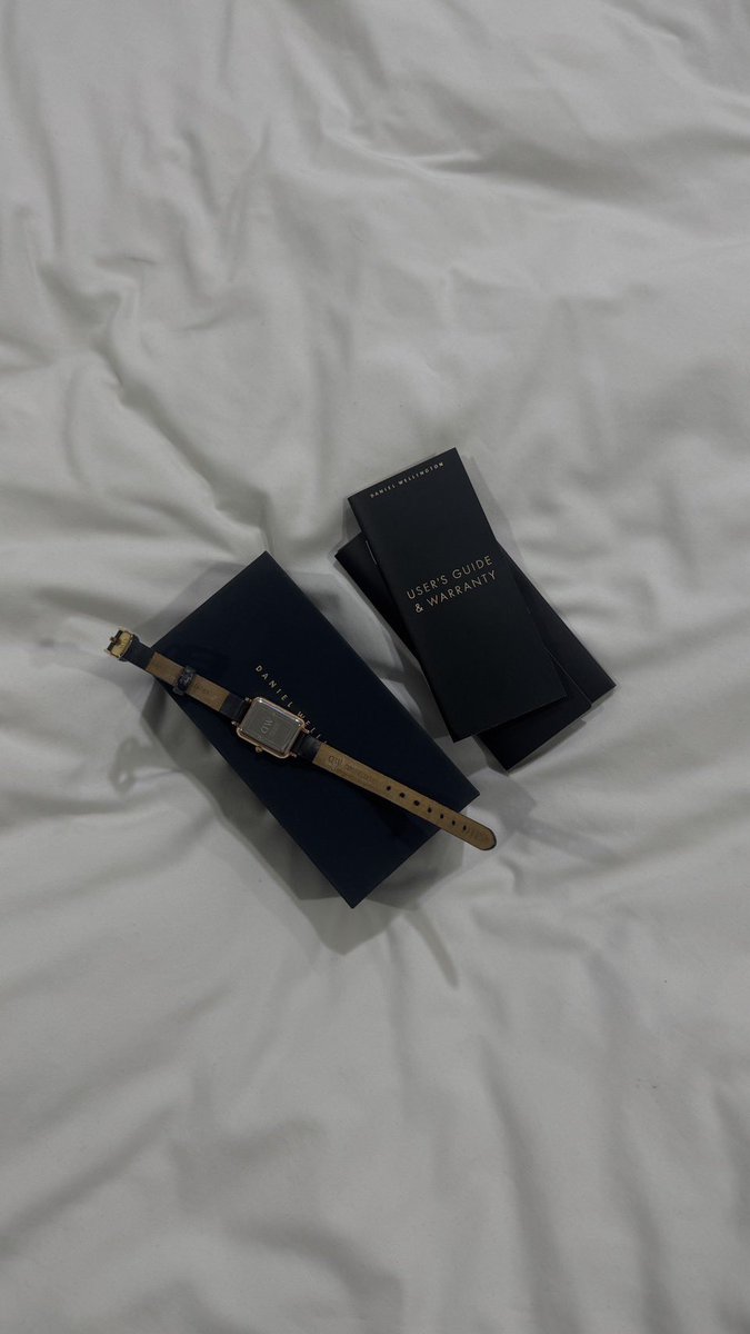 tuesdaebooo's tweet photo. ส่งต่อนาฬิกาข้อมือ Daniel Wellington รุ่น Quadro Pressed Sheffield Gold

ราคา 1,490 บาท free shipping 
(ลดได้อีก ไม่อยากเก็บแล้วว)

#ส่งต่อdanielwellington #ส่งต่อนาฬิกา #นาฬิกาdw #กำไลdw #นาฬิกามือ2 #danielwellington #โล๊ะตู้ #ส่งต่อเครื่องประดับ #ส่งต่อเสื้อผ้ามือสอง https://t.co/Ch59DVFX9D