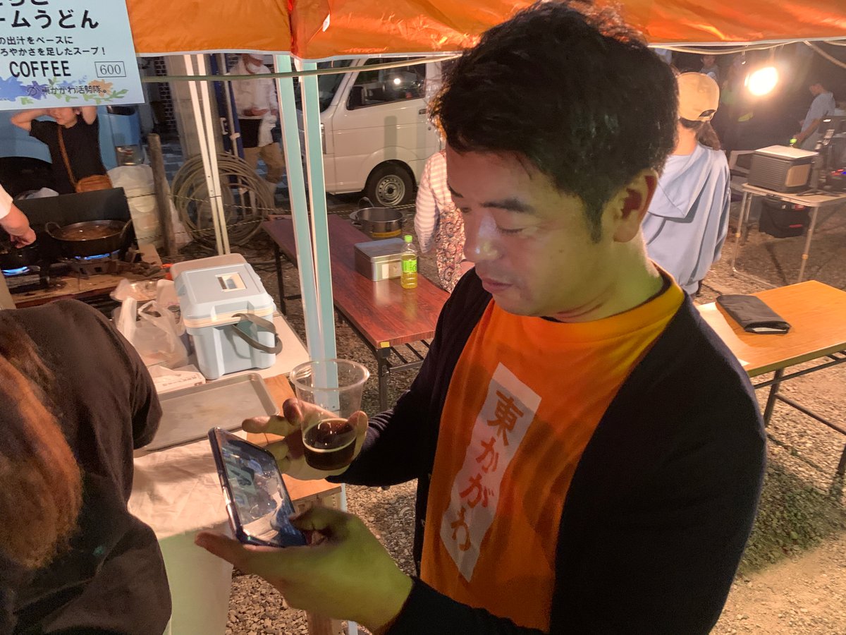 glovestory_hk's tweet photo. ドラクエ好きの市長がいたから、東かがわ市を舞台にしたRPGプロジェクトが生まれました。

市長自らゲームに関わりバグをみつける「#デバッグ市長」が誕生したのも、“勇者”という言葉を説明なく使える空気も、すべてドラゴンクエストのおかげ。
#DQ40th #ドラクエの日 https://t.co/t9Me7M0to5