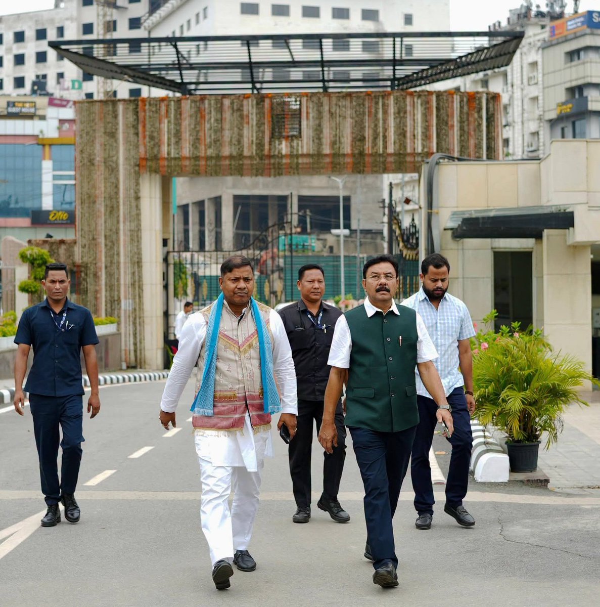 iamBitupon's tweet photo. Hon'ble Speaker Ranjeet Kumar Das and newly- elected MLA of 34th Dimoria Assembly Dr. Tapan Das participating in the 5th days special program of the 16th Assam Legislative Assembly. #AssamLegislativeAssembly 
@RanjeetkrDass 
@drtapandas08 https://t.co/juXZlEITEu