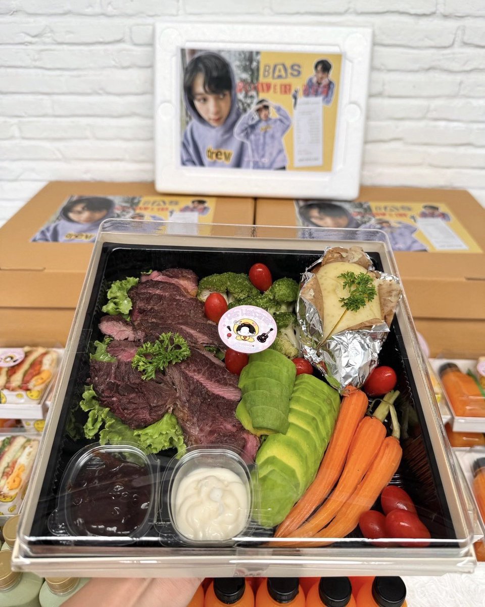 kringklong's tweet photo. Food support for K.Bas 🤎

Thank you to K.Bas interfan for letting us take care of this meal 🧸🥓✨

꒰ #basjtr | #บาสเด็กอ้วนที่แท้จริง ꒱

☎️ Tel. 095-1244644
📱 Line. @Kringklong64
#foodsupport #kringklongfoodbox https://t.co/KuVv5lctyW