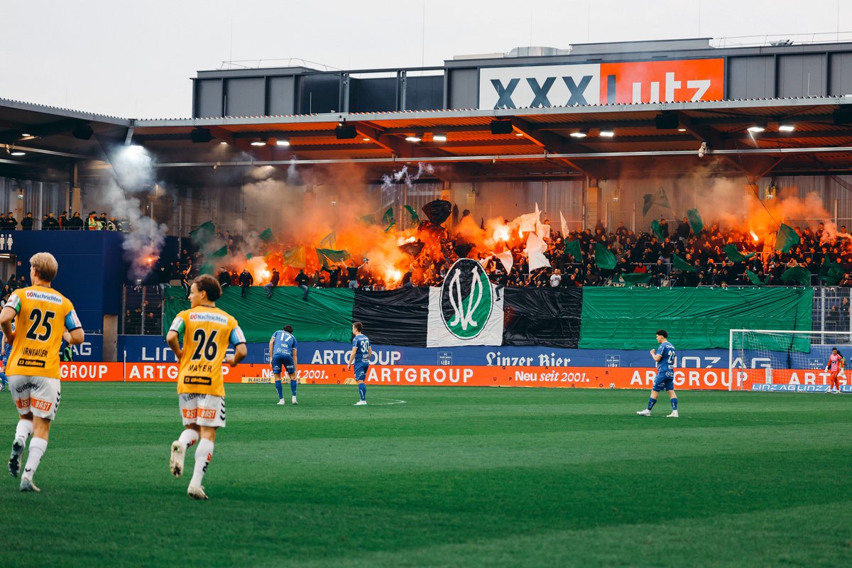 svried1912's tweet photo. 𝑫𝒂𝒉𝒆𝒊𝒎 &amp; 𝒂𝒖𝒔𝒘ä𝒓𝒕𝒔 - 𝒊𝒎𝒎𝒆𝒓 𝒂𝒏 𝒖𝒏𝒔𝒆𝒓𝒆𝒓 𝑺𝒆𝒊𝒕𝒆! 🖤💚

Ein großes DANKESCHÖN für euren unglaublichen Support in dieser Saison! 🤩 

#svried #seit1912 #desismeiverein https://t.co/PCjDlAurTk