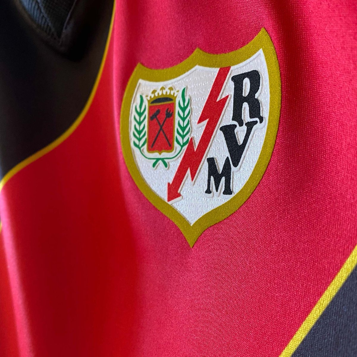 2010MisterChip's tweet photo. Es hoy, @RayoVallecano. Y soñar no cuesta nada. https://t.co/UNzTPQvokd