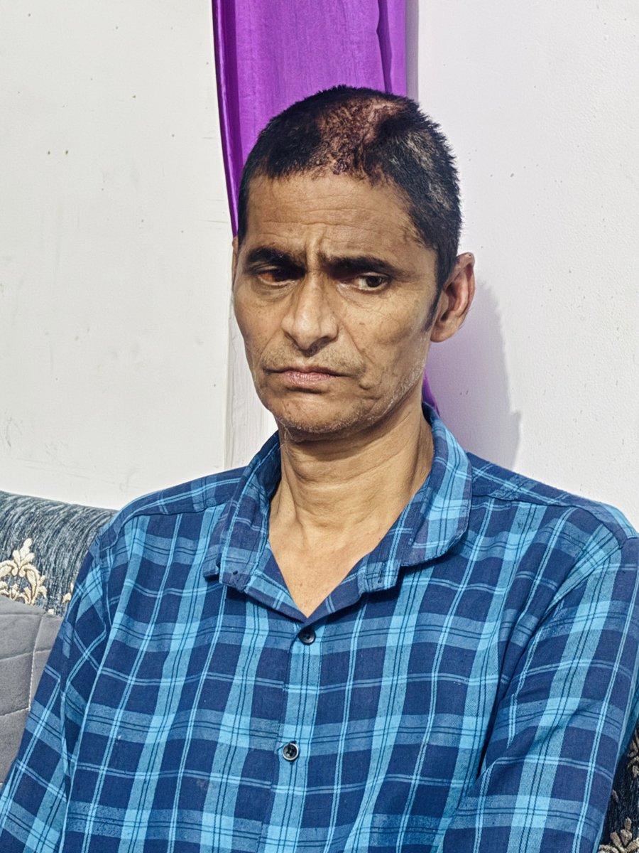prakashbahuguna's tweet photo. श्री हरीश जोशी जी से और उनके परिवार से मुलाकात की।
अभी भी बोल नहीं पा रहे हैं। चेहरे पर दर्द और बेबसी साफ़ झलक रही है। अगले 45 दिनों में उनका तीसरा ऑपरेशन है, जिसमें 1.5 से 2 लाख रुपये का खर्च आएगा।
13 दिन की देरी के बाद FIR  दर्ज की गई लेकिन अब तक कोई कार्रवाई नहीं हुई + https://t.co/99k1eaZ1I8
