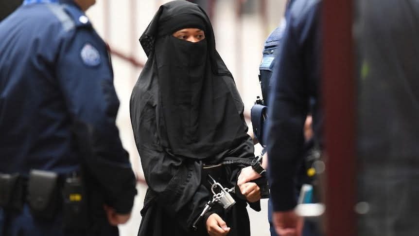 TheLizardKing_X's tweet photo. 🚨🇦🇺Australia: A Bangladeshi student and ISIS follower Momena Shoma sentenced to 42 years in prison for attempting to slaughter her landlord in a jihadist attack

Behind the higher education and a scholarship by Australian govt, she was working for terrorist organization Islamic State

In Melbourne she shoute “Allahu Akbar” before stabbing her sleeping landlord in the throat in a shocking and tragic incident