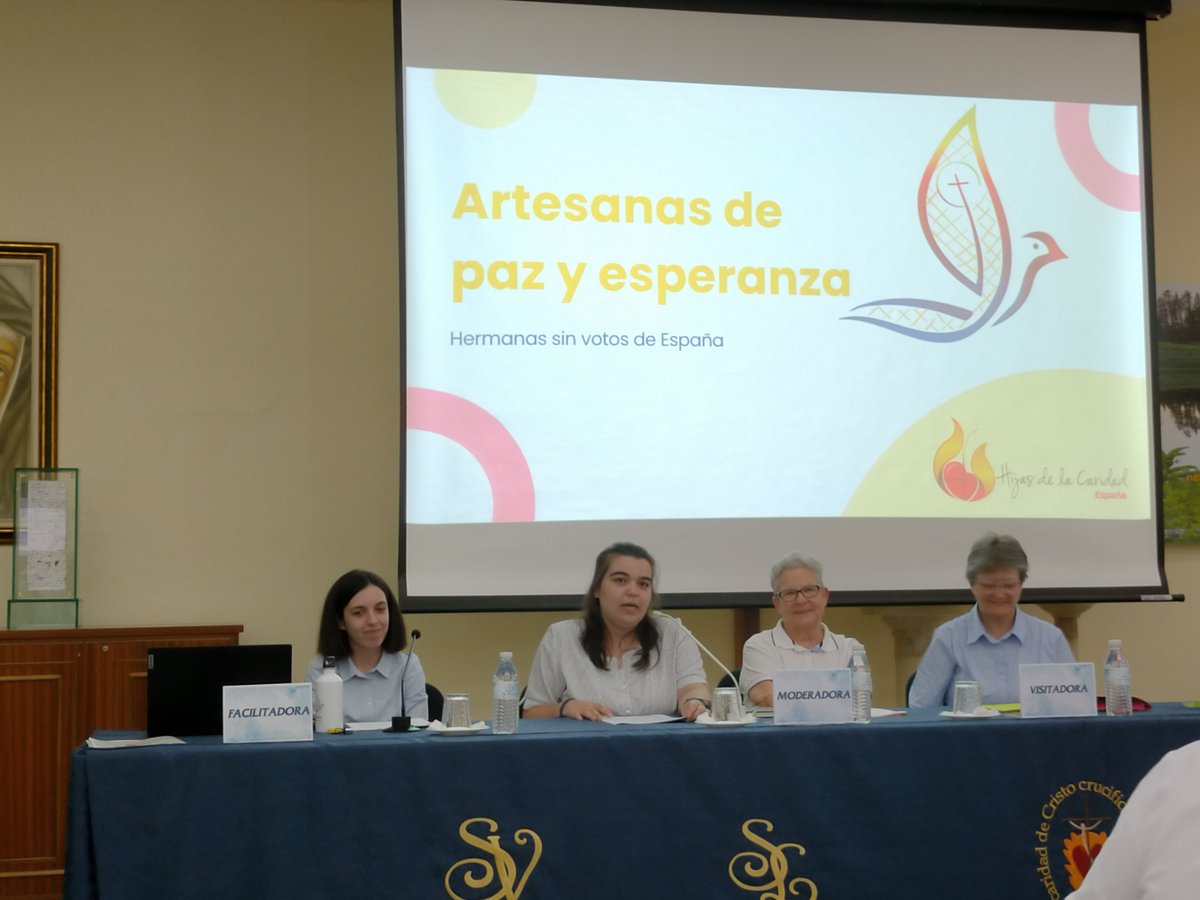 HijasCaridadEN's tweet photo. “Presencia que inspira”. 
Ayer nos acompañaron nuestras #Hermanas sin votos, compartiendo su mirada de #esperanza  y su vida en la #Compañía. 

Su testimonio nos anima a caminar juntas y seguir construyendo comunidad desde el carisma. https://t.co/Ujl1Sk4s7Z