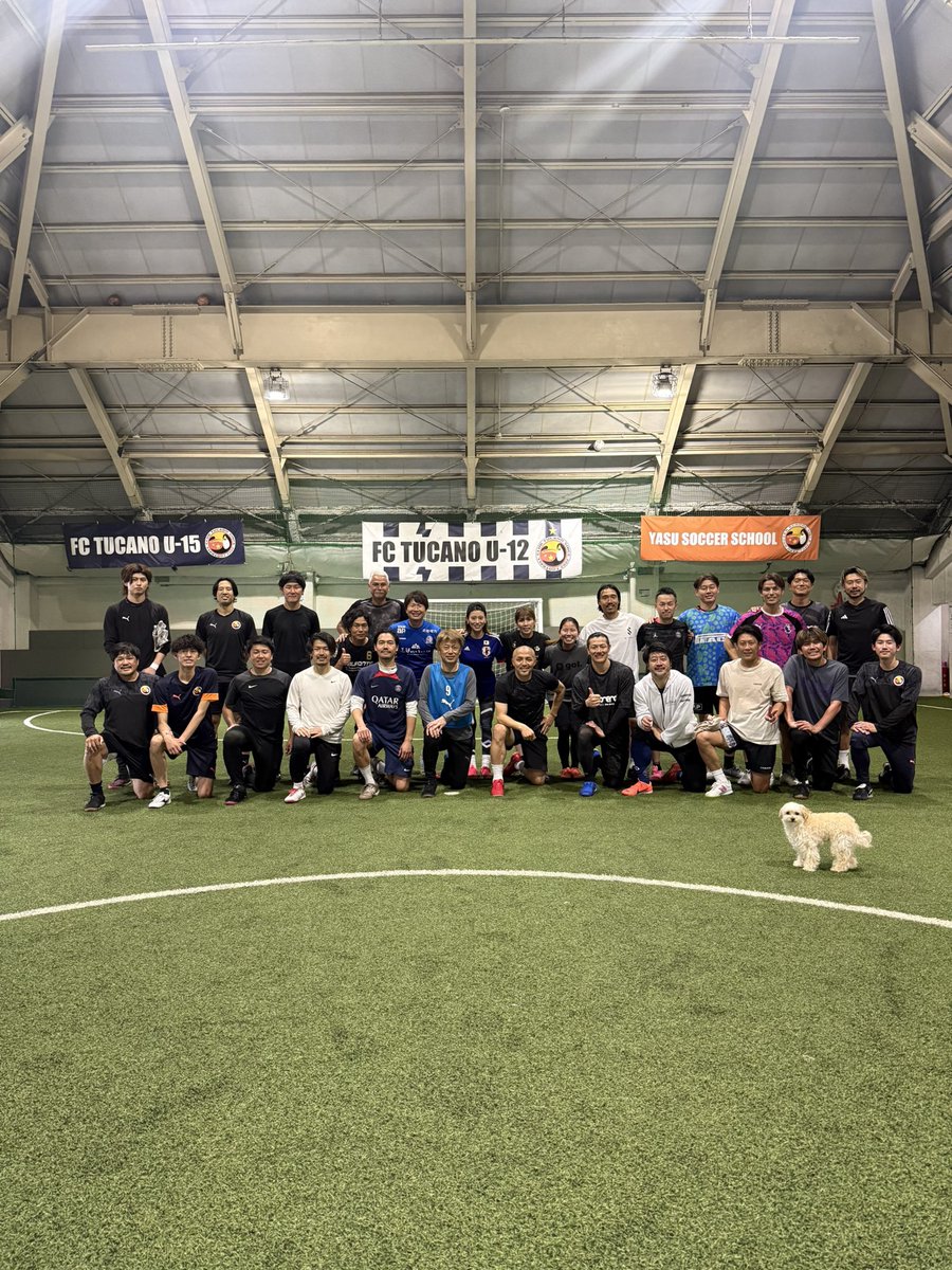 tokiwasatoshi's tweet photo. やっさんと伸二さんのフットサルに久々に参加してきました。
最高に楽しい⚽️
ありがとうございました＾＾🙏
#三浦泰年
#小野伸二 https://t.co/psyAGgHqYE