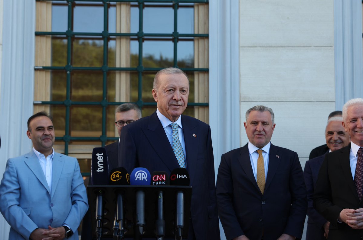 tcbestepe's tweet photo. Cumhurbaşkanımız Sayın Recep Tayyip Erdoğan, bayram namazını Büyük Çamlıca Camii'nde kıldı https://t.co/ZTcu1BNeX8 https://t.co/e8AK9slPWp