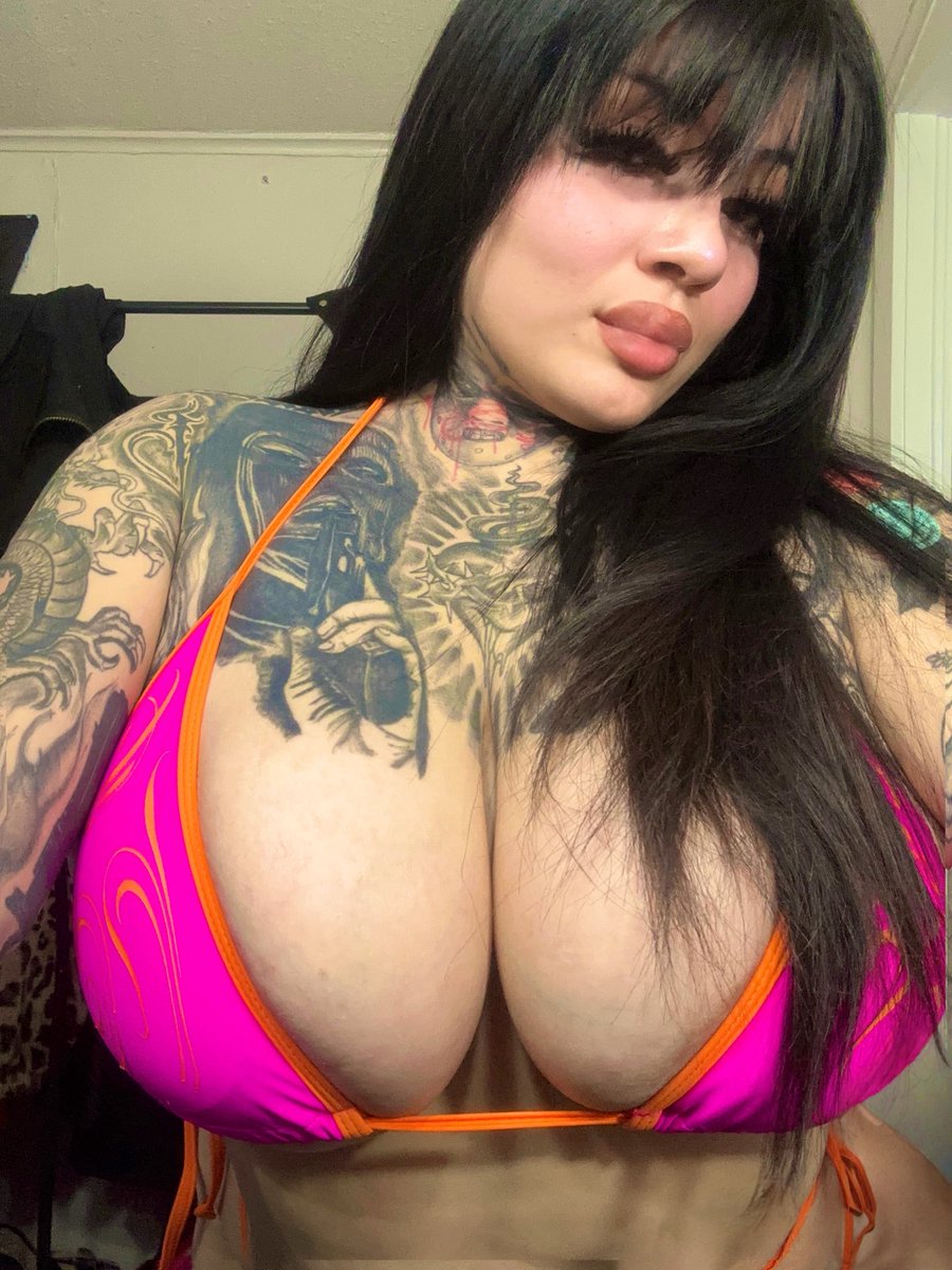 UR LATINA MOMMY 💋👅 tweet media