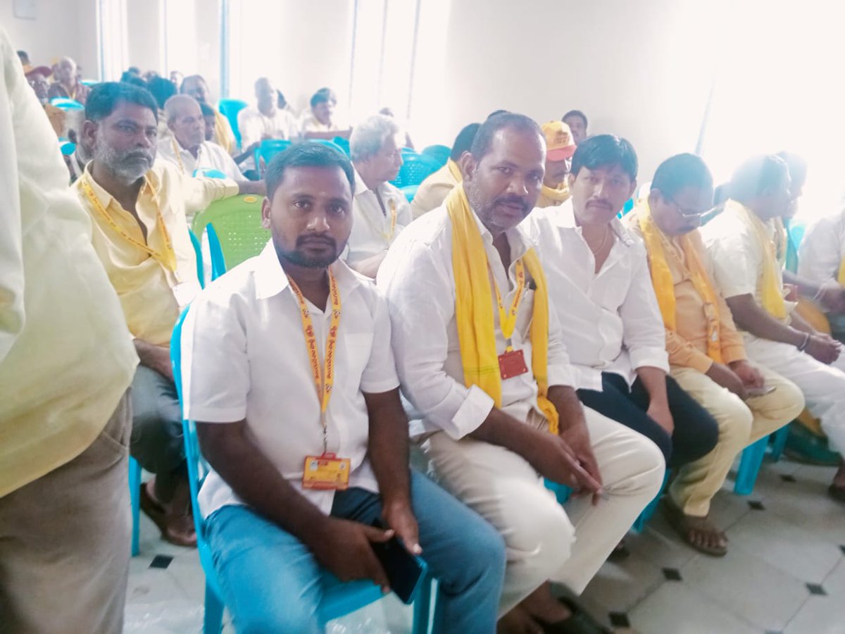 impoolanaresh's tweet photo. ధర్మవరం పట్టణం, శారద నగర్ లో నిర్వహించిన వర్చువల్ మహానాడు కార్యక్రమంలో పాల్గొనడం జరిగింది.
@IParitalaSriram @ncbn @OfficeofNL #paritalasreeram #TDP @Trends4TDP https://t.co/cSLmsZKEWb