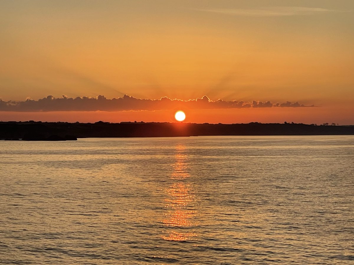 ScudandthesTig's tweet photo. Day 67 of Bordeaux/Bilbao rugby trip
Sunrise from the ferry across the Bay of Biscay to UK, rounding the most westerly point in Brittany, Pointe de Corsen
ππβ΄οΈ
#vanlife #motorhomelife #LeicesterTigers https://t.co/HSbctUXLS5