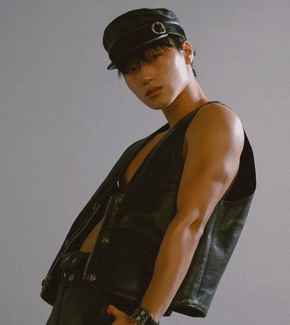 saniesbaby's tweet photo. sick to think that arena homme threw us this photoshoot of San in a random tuesday https://t.co/Y3Z5LMz45j