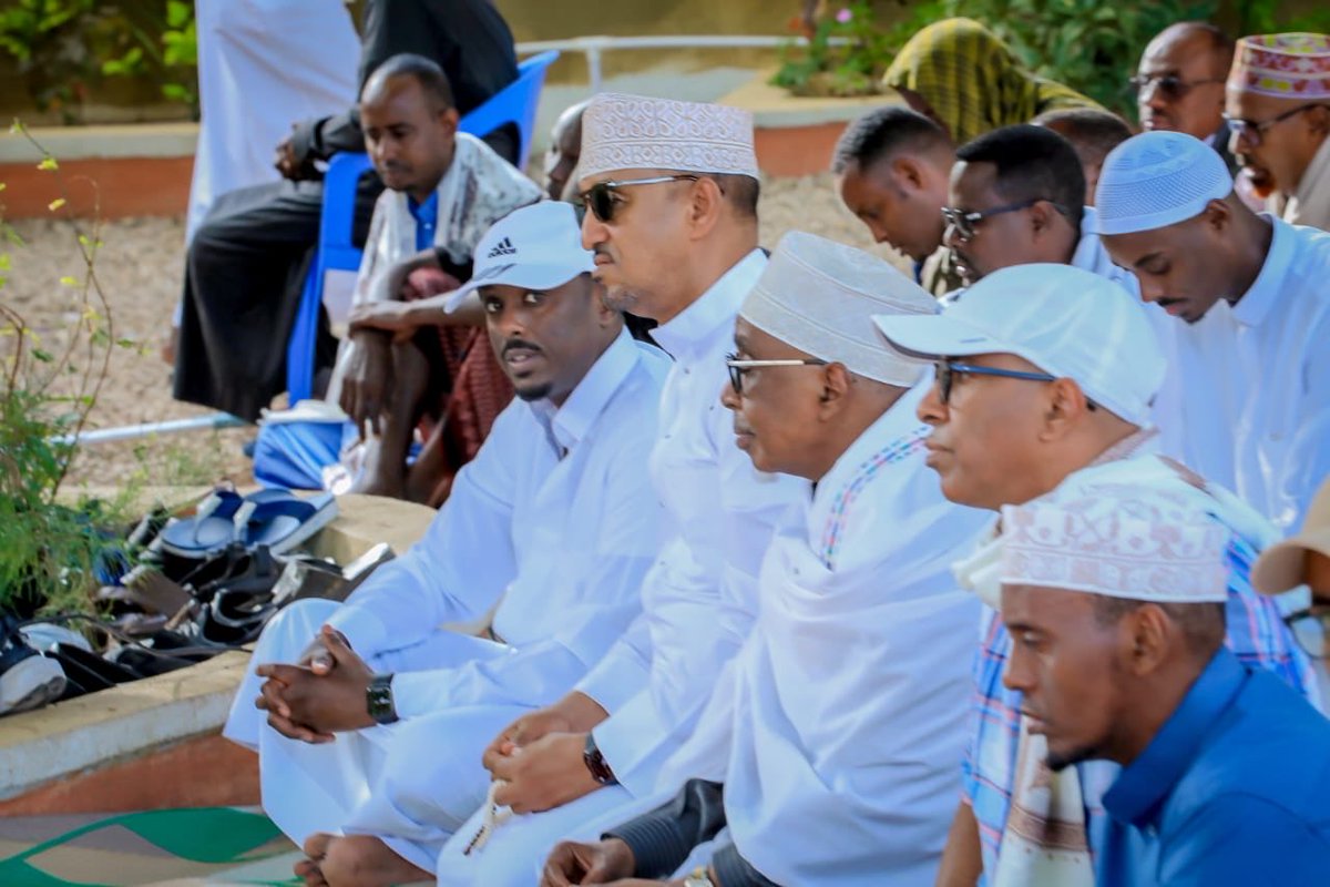 ShariifHSheikh's tweet photo. Waxaan maanta salaada ciida kula tukaday hoyga aan ka deganahay magaalada Baydhabo bulshada qeybaheeda kala Duwan.

Waxaan Alle ka baryeynaa inuu naga aqbalo acmaasha suuban, ciidana nooga dhigo mid nabad, barwaaqo iyo walaaltinimo ku dheehan tahay. https://t.co/mGV8E0clEO