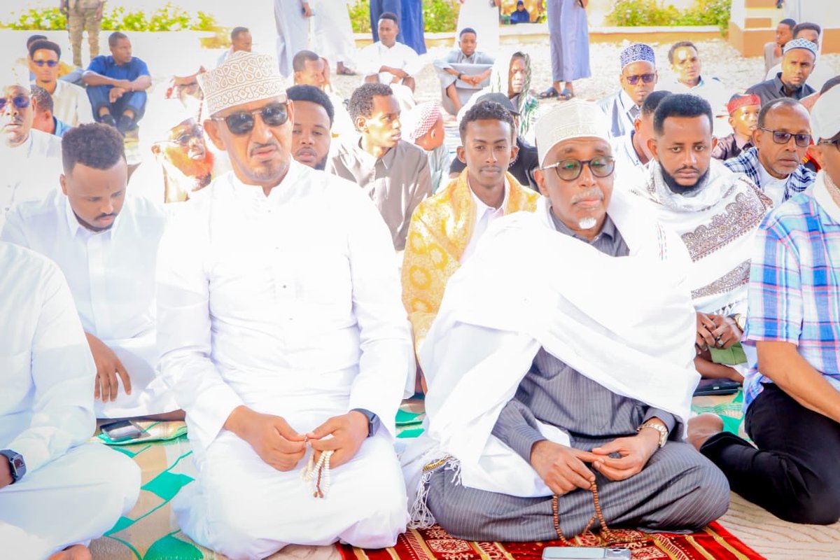 ShariifHSheikh's tweet photo. Waxaan maanta salaada ciida kula tukaday hoyga aan ka deganahay magaalada Baydhabo bulshada qeybaheeda kala Duwan.

Waxaan Alle ka baryeynaa inuu naga aqbalo acmaasha suuban, ciidana nooga dhigo mid nabad, barwaaqo iyo walaaltinimo ku dheehan tahay. https://t.co/mGV8E0clEO