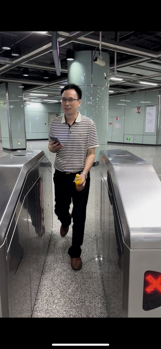 Nankeliu's tweet photo. 我最爱的电工叔叔
男装线下套路得吃
也有他被采访的视频

原创电报群入口：https://t.co/Piai5IuuTn https://t.co/qcWGrQbnne