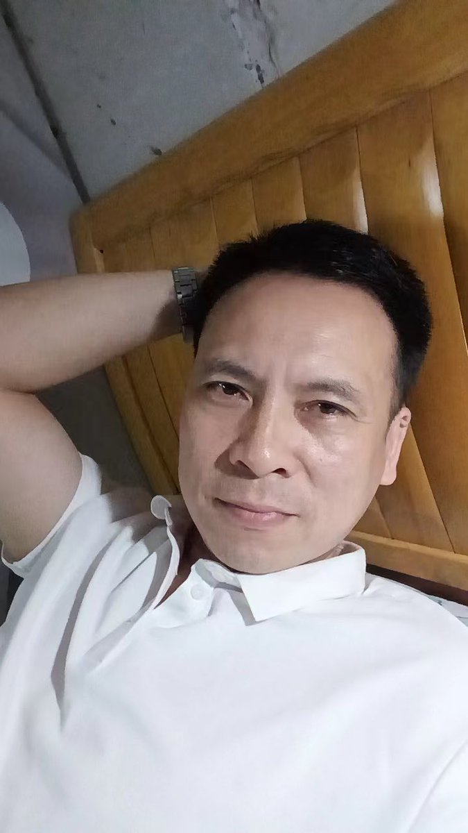 Nankeliu's tweet photo. 我最爱的电工叔叔
男装线下套路得吃
也有他被采访的视频

原创电报群入口：https://t.co/Piai5IuuTn https://t.co/qcWGrQbnne